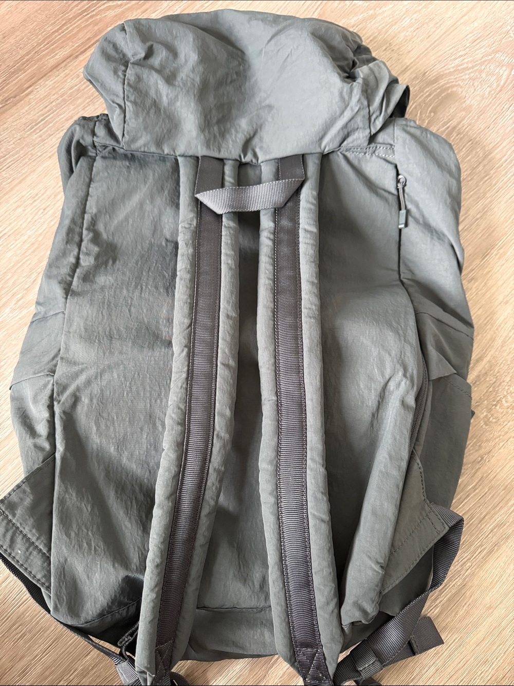 lululemon athletica Men's Olive Gray Roll-Top Backpack - Picture 5 of 5
